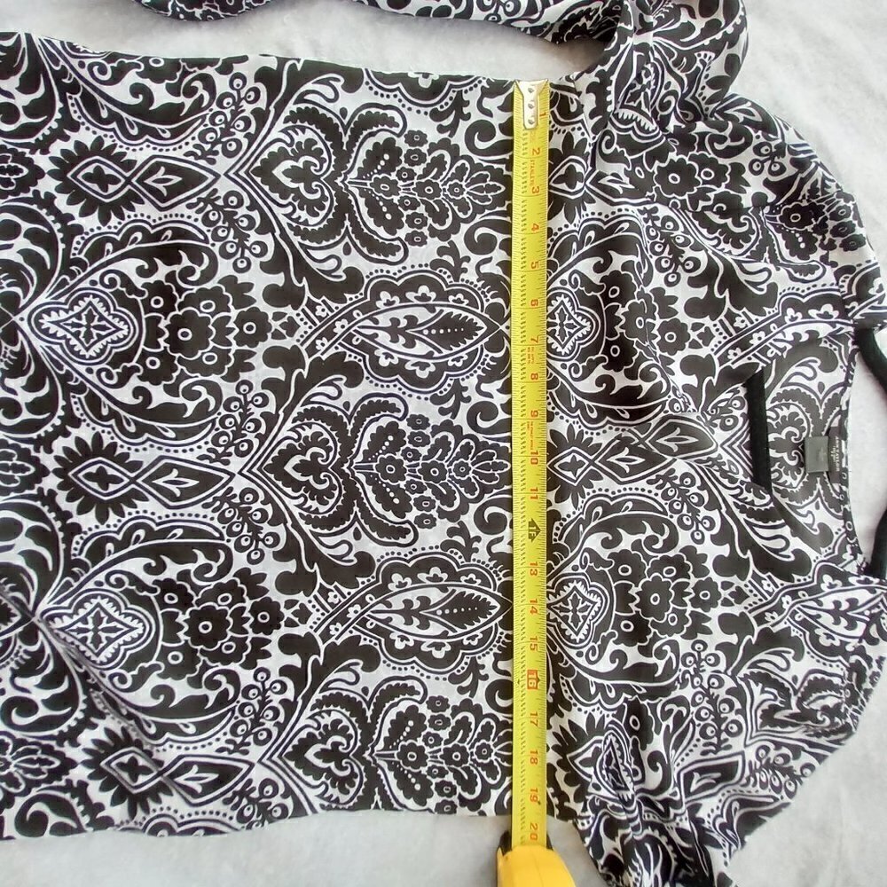 Ann Taylor White and Black V Neck Blouse Women's size small - Picture 6 of 9